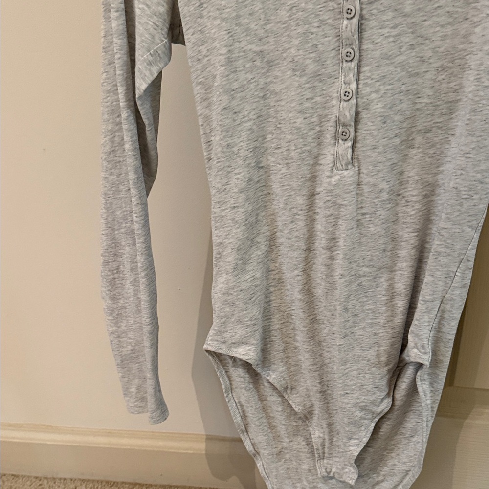 Everlane Gray Long Sleeve Women's Bodysuit Sz Small - Picture 3 of 4